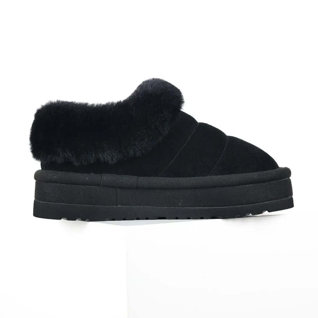 Pick up locally💰660 Core recommendation Good price Cashmere insoles are a very suitable choice for keeping warm in winter and at home. In the new year, uug launched a series of styles, which are partially geared towards the preferences of young consumers and have also moved to the forefront of fashion trends. Shoe body material Water-repellent coated suede upper 17mm UGGPURE™ implanted wool insole Lightweight non-slip comfortable rubber outsole With brand LOGO Trademark Comes with a full set of packaging Size: 35 36 37 38 39 40